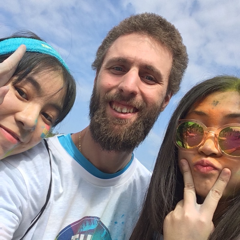 &#x1F1E8;&#x1F1F3; Selfies with Strangers #happiest5k