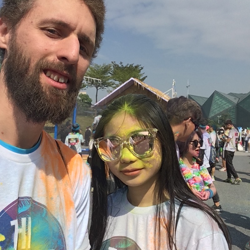 &#x1F1E8;&#x1F1F3; Selfies with Strangers #happiest5k