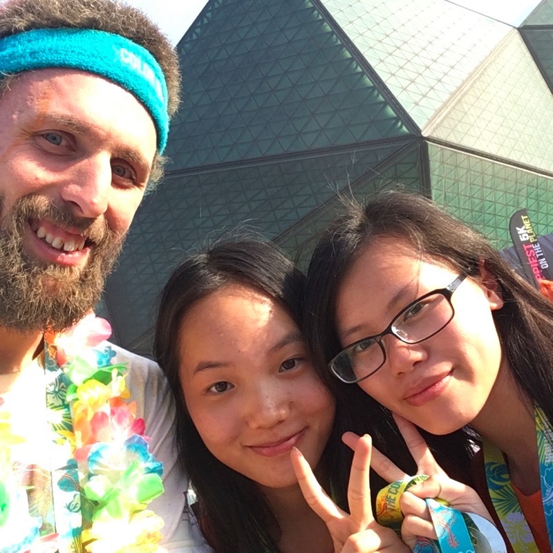 &#x1F1E8;&#x1F1F3; Selfies with Strangers #happiest5k