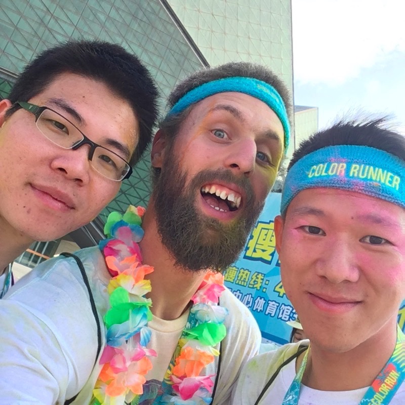 &#x1F1E8;&#x1F1F3; Selfies with Strangers #happiest5k