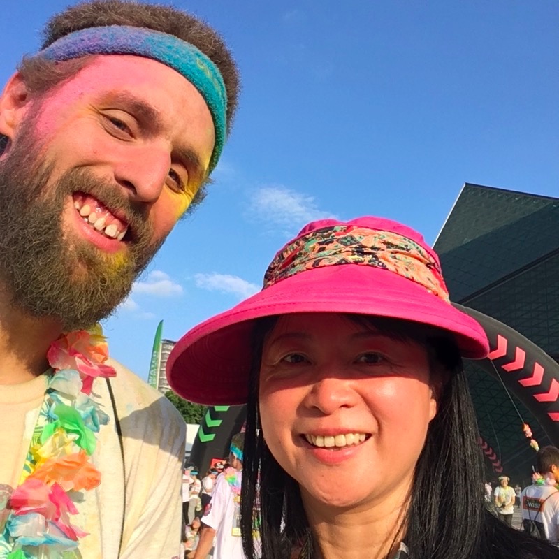 &#x1F1E8;&#x1F1F3; Selfies with Strangers #happiest5k