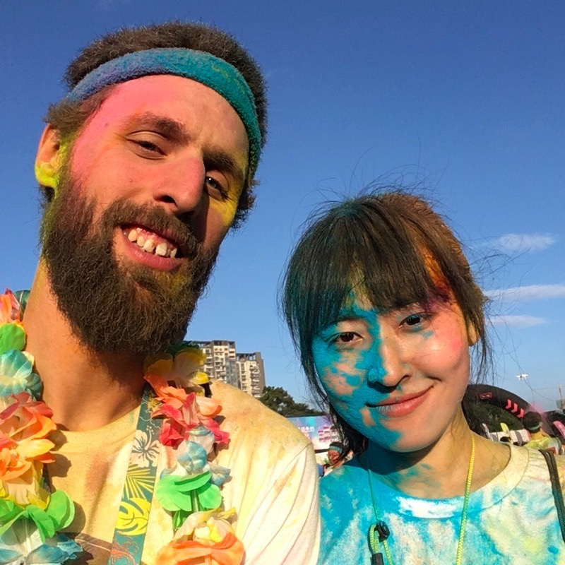 &#x1F1E8;&#x1F1F3; Selfies with Strangers #happiest5k