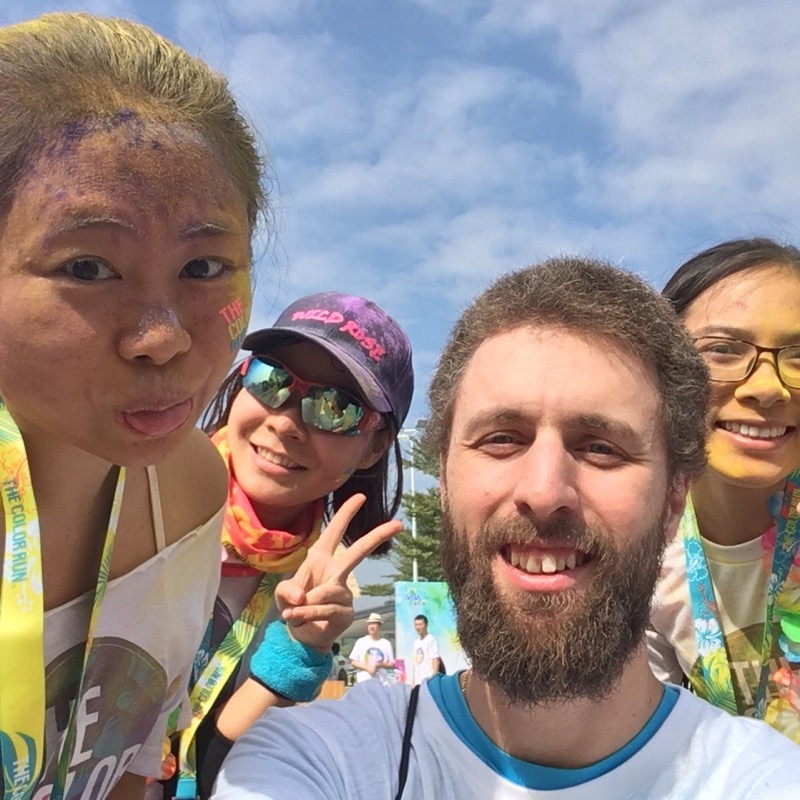 &#x1F1E8;&#x1F1F3; Selfies with Strangers #happiest5k