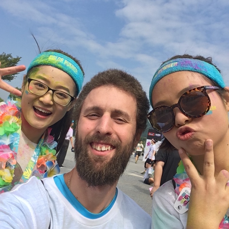 &#x1F1E8;&#x1F1F3; Selfies with Strangers #happiest5k